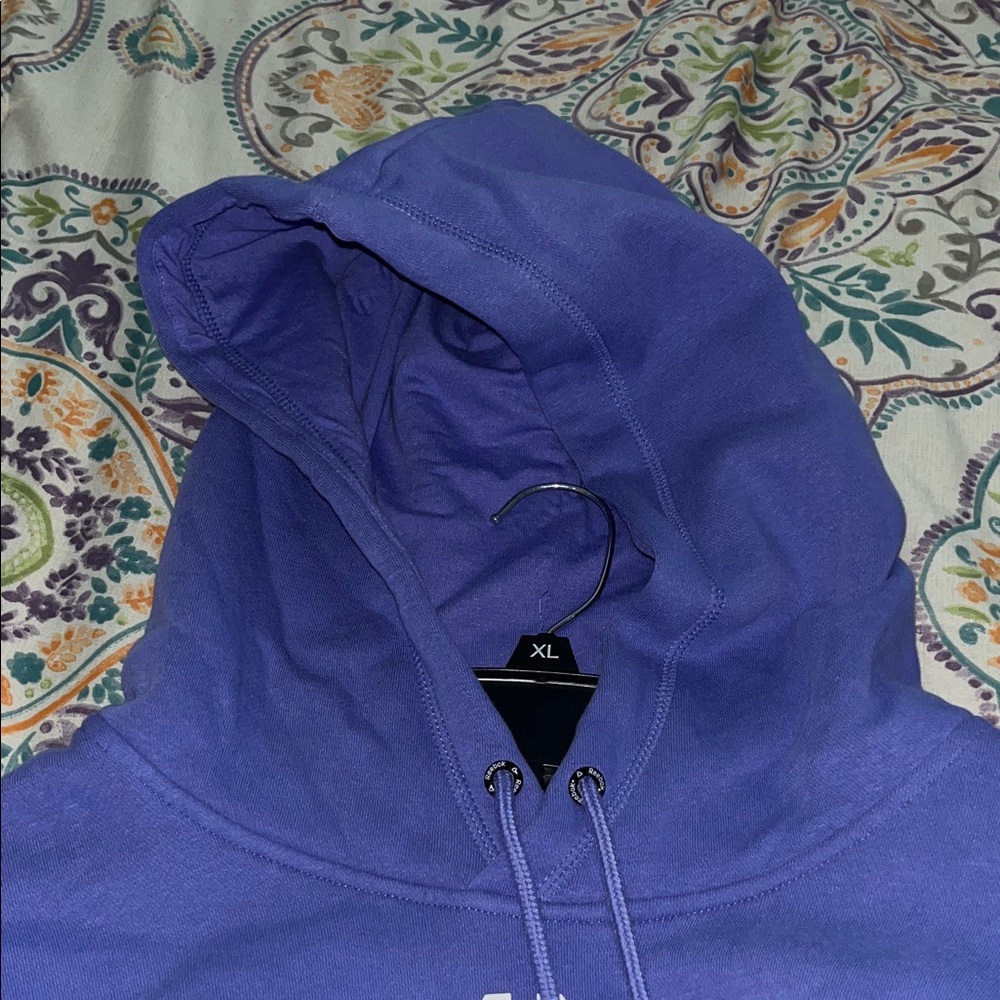Reebok Hoodie with Iconic Emblem - Picture 4 of 5